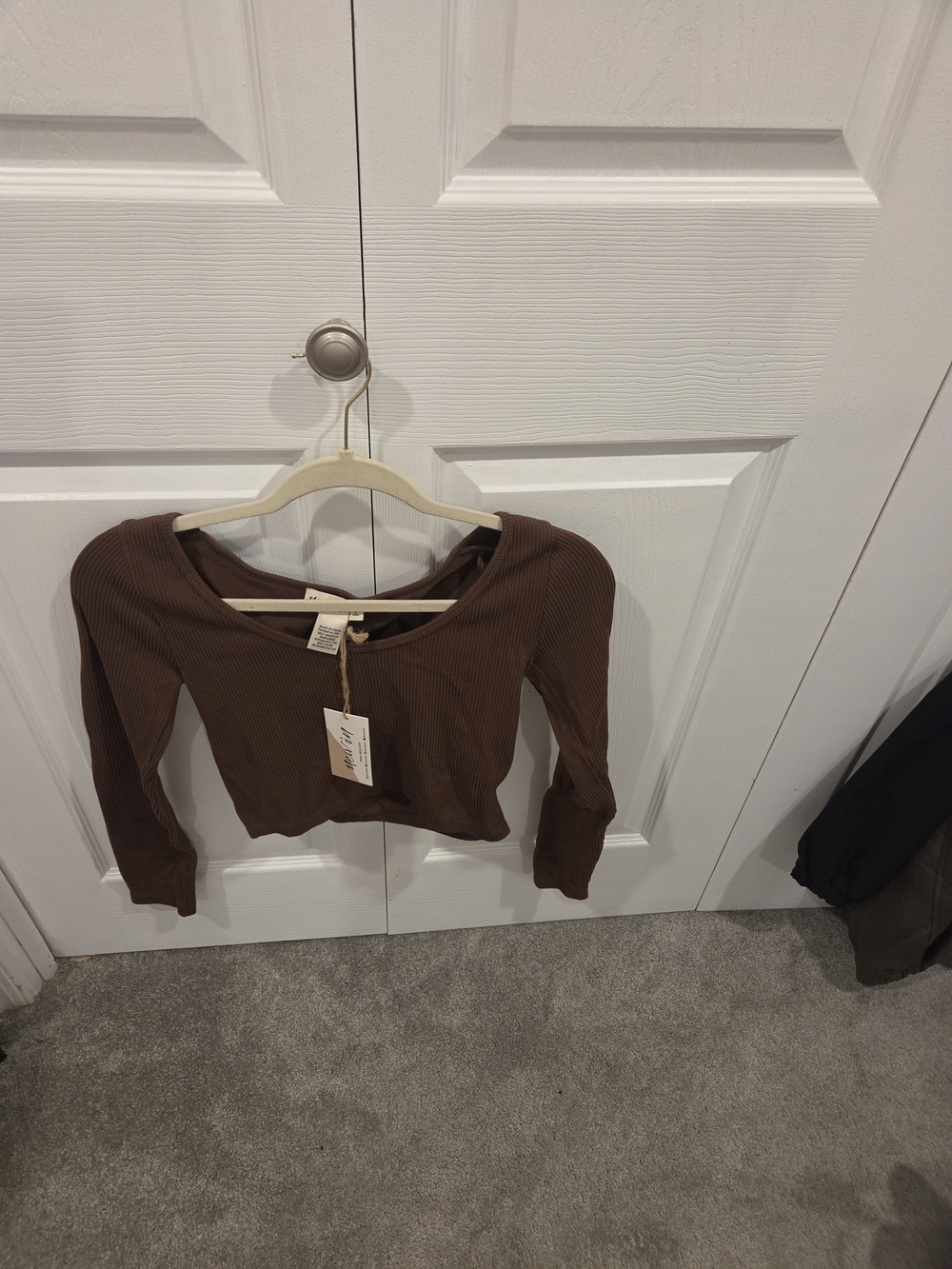 Ribbed Long-Sleeve Crop Top - Brown